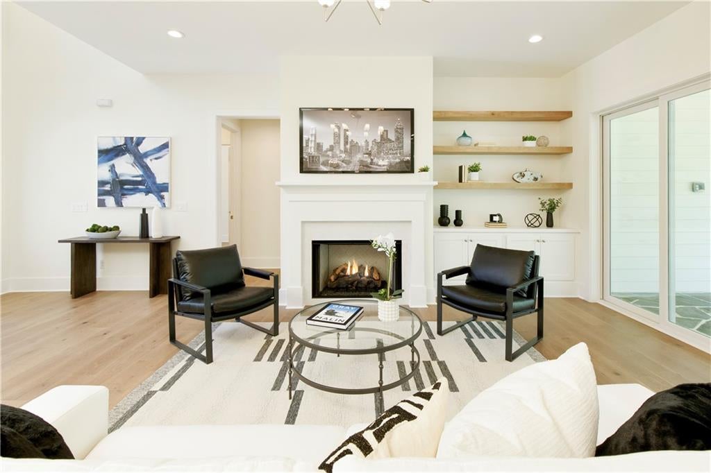 Cumming, Georgia, 30028, United States, 5 Bedrooms Bedrooms, ,5 BathroomsBathrooms,Residential,Active,1764916