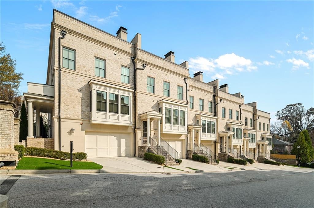 Atlanta, Georgia, 30319, United States, 3 Bedrooms Bedrooms, ,5 BathroomsBathrooms,Residential,Active,1997564