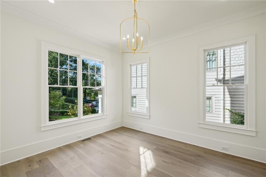 Atlanta, Georgia, 30305, United States, 6 Bedrooms Bedrooms, ,5 BathroomsBathrooms,Residential,Active,1997589