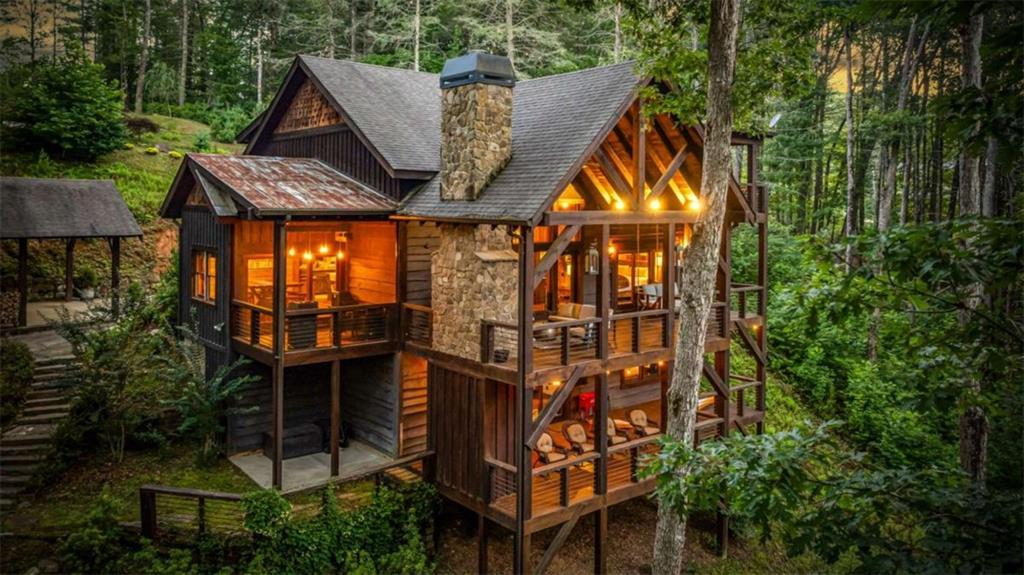 Blue Ridge, Georgia, 30513, United States, 3 Bedrooms Bedrooms, ,5 BathroomsBathrooms,Residential,Active,2007311