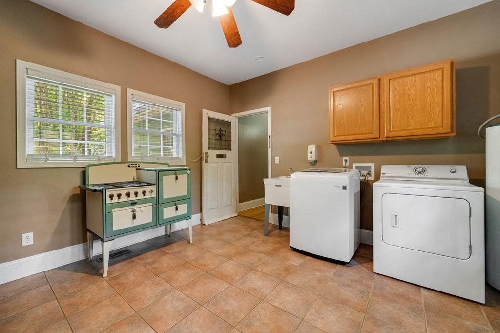 Ellijay, Georgia, 30536, United States, 3 Bedrooms Bedrooms, ,3 BathroomsBathrooms,Residential,Active,1953416