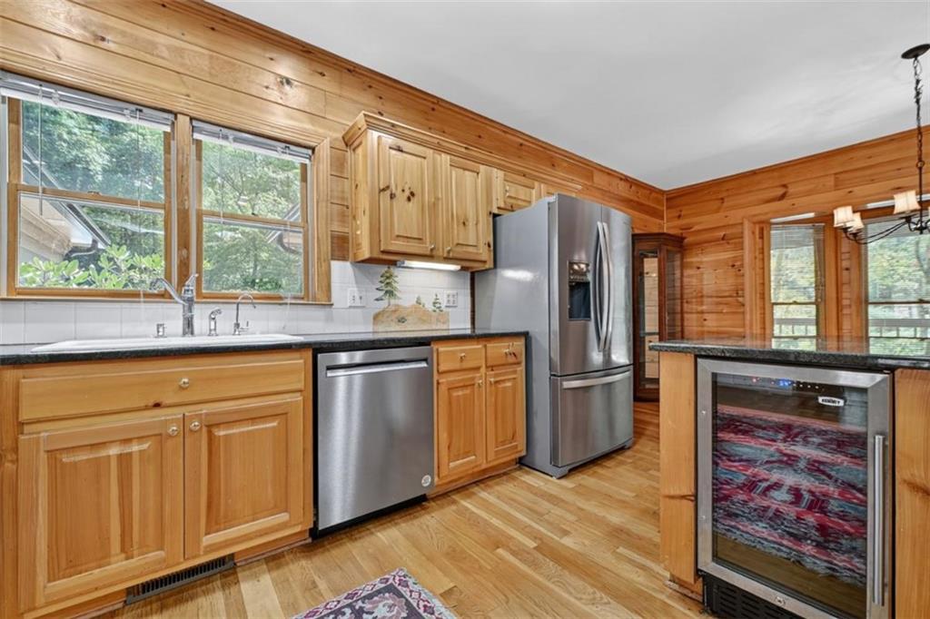 Ellijay, Georgia, 30536, United States, 3 Bedrooms Bedrooms, ,5 BathroomsBathrooms,Residential,Active,1933729