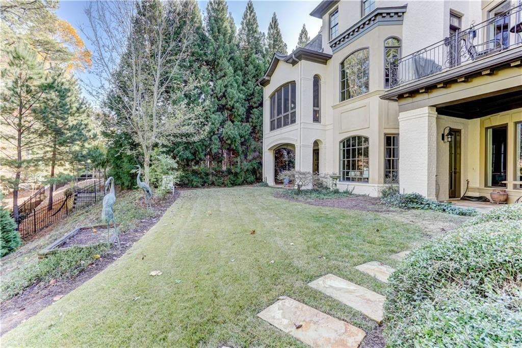 Atlanta, Georgia, 30339, United States, 5 Bedrooms Bedrooms, ,7 BathroomsBathrooms,Residential,Active,1936121