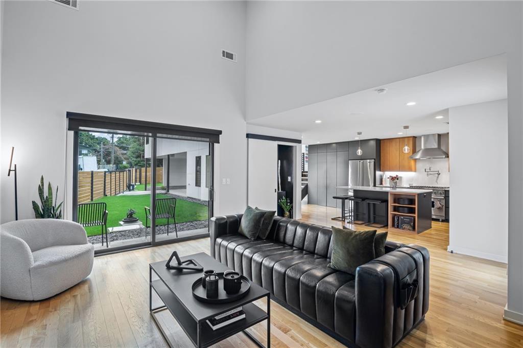 Atlanta, Georgia, 30312, United States, 3 Bedrooms Bedrooms, ,4 BathroomsBathrooms,Residential,Active,1914800