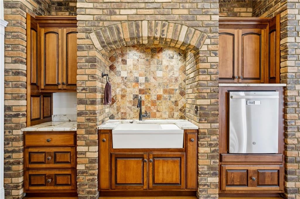 Taylorsville, Georgia, 30178, United States, 5 Bedrooms Bedrooms, ,6 BathroomsBathrooms,Residential,Active,1953004