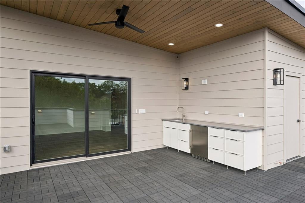 Atlanta, Georgia, 30308, United States, 4 Bedrooms Bedrooms, ,5 BathroomsBathrooms,Residential,Pending,1997548