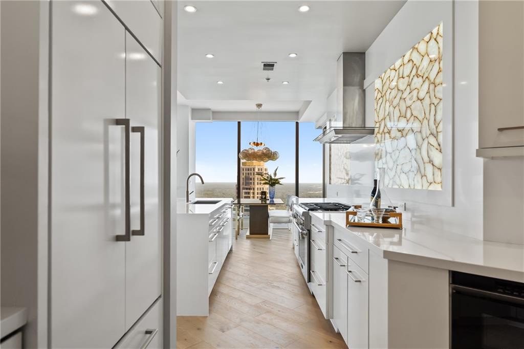 Atlanta, Georgia, 30326, United States, 2 Bedrooms Bedrooms, ,3 BathroomsBathrooms,Residential,Active,2014154