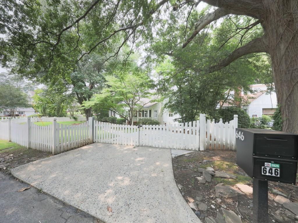 Atlanta, Georgia, 30305, United States, ,6 BathroomsBathrooms,Residential,Active,1843826