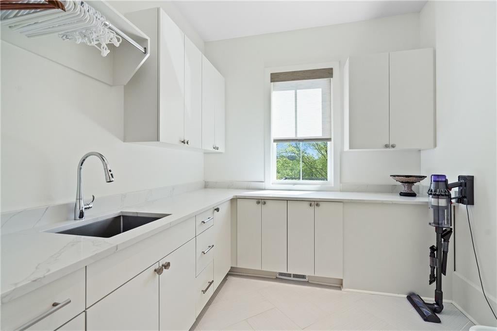 Johns Creek, Georgia, 30022, United States, ,6 BathroomsBathrooms,Residential,Active,1799401