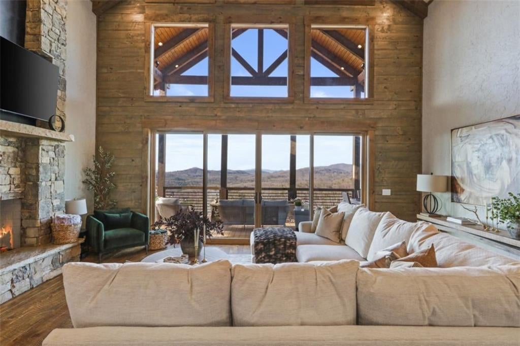 Mineral Bluff, Georgia, 30559, United States, 4 Bedrooms Bedrooms, ,4 BathroomsBathrooms,Residential,Active,2006866