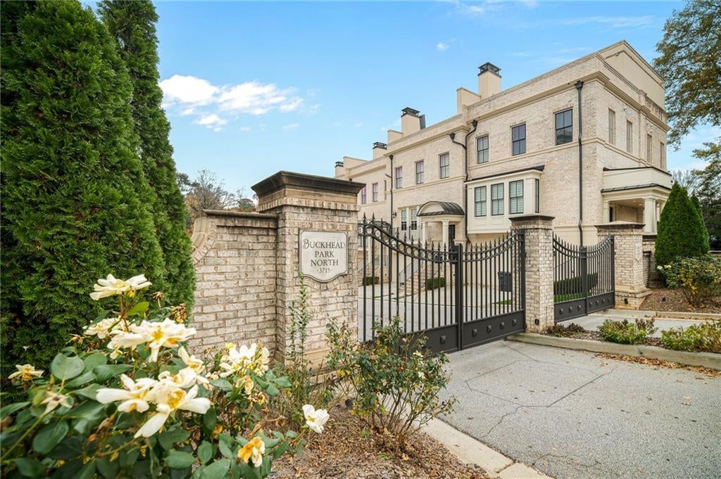 Atlanta, Georgia, 30319, United States, 3 Bedrooms Bedrooms, ,5 BathroomsBathrooms,Residential,Active,1997564