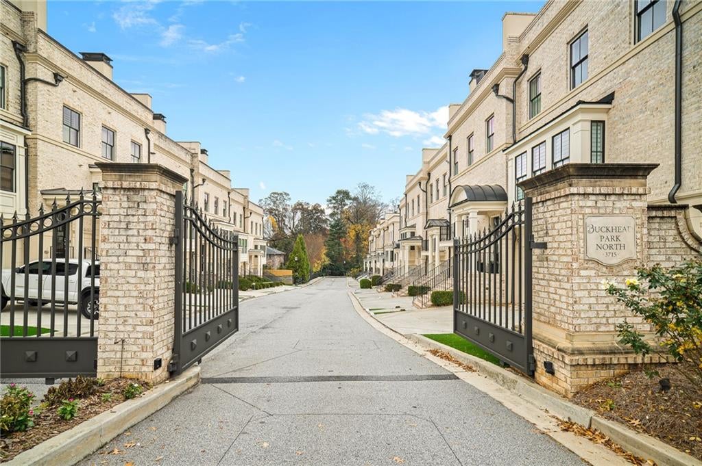 Atlanta, Georgia, 30319, United States, 3 Bedrooms Bedrooms, ,5 BathroomsBathrooms,Residential,Active,1997564