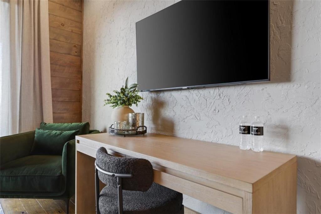 Mineral Bluff, Georgia, 30559, United States, 4 Bedrooms Bedrooms, ,4 BathroomsBathrooms,Residential,Active,2006866