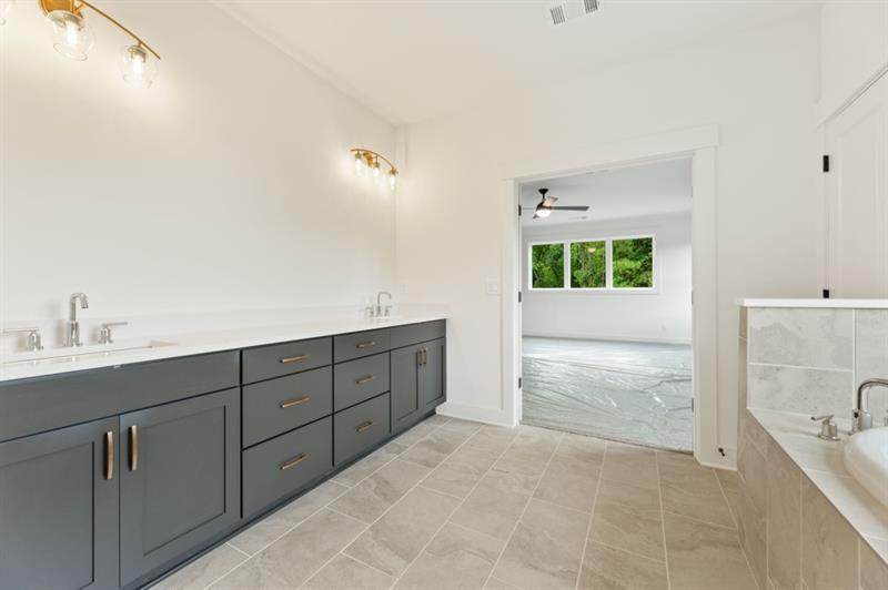 Gainesville, Georgia, 30506, United States, 4 Bedrooms Bedrooms, ,4 BathroomsBathrooms,Residential,Active,1894234