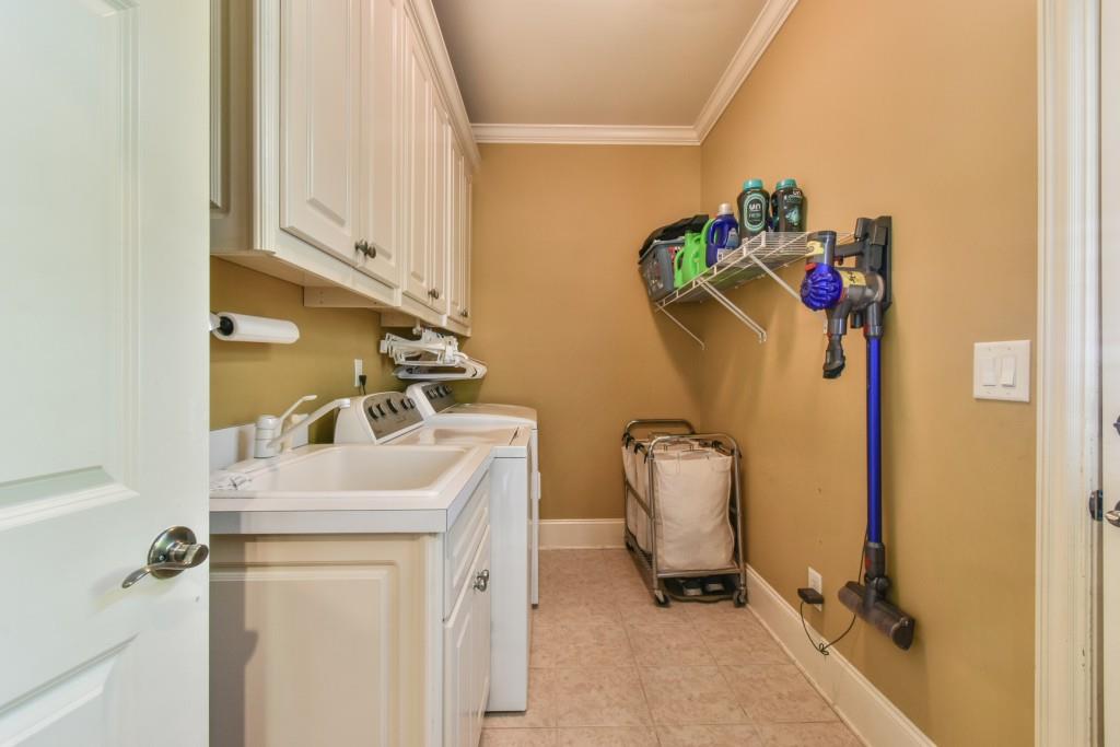 Suwanee, Georgia, 30024, United States, 5 Bedrooms Bedrooms, ,5 BathroomsBathrooms,Residential,Active,1970958