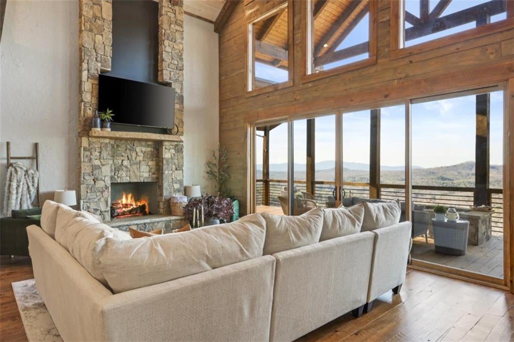 Mineral Bluff, Georgia, 30559, United States, 4 Bedrooms Bedrooms, ,4 BathroomsBathrooms,Residential,Active,2006866