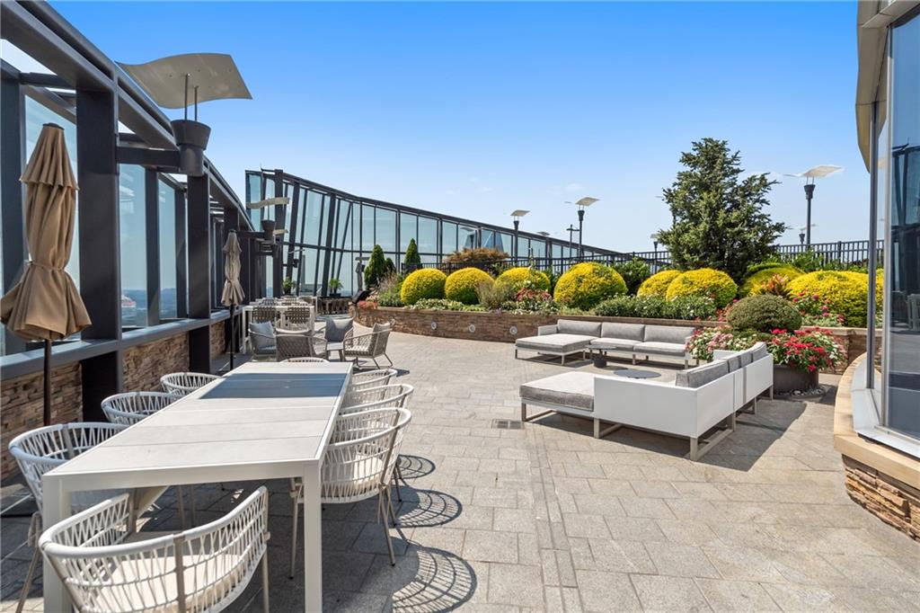 Atlanta, Georgia, 30326, United States, 2 Bedrooms Bedrooms, ,3 BathroomsBathrooms,Residential,Active,1945302