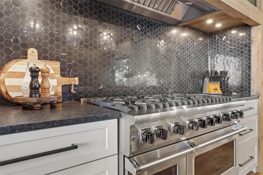 Mineral Bluff, Georgia, 30559, United States, 4 Bedrooms Bedrooms, ,4 BathroomsBathrooms,Residential,Active,2006866