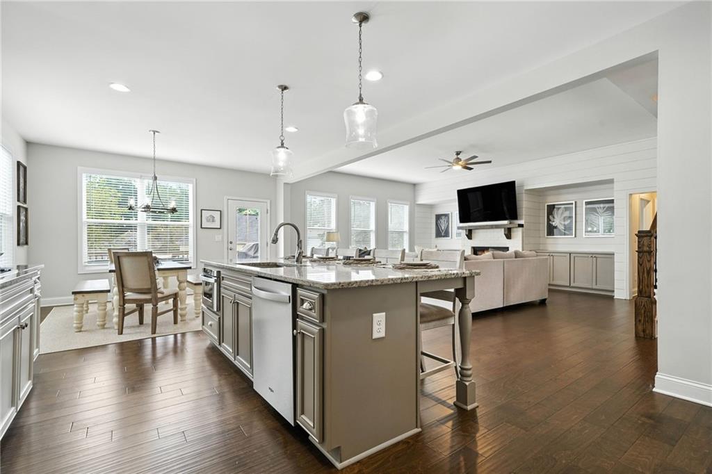 Canton, Georgia, 30115, United States, 7 Bedrooms Bedrooms, ,4 BathroomsBathrooms,Residential,Active,1936414