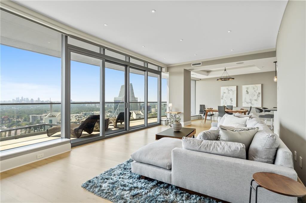 Atlanta, Georgia, 30326, United States, 2 Bedrooms Bedrooms, ,3 BathroomsBathrooms,Residential,Active,1945302