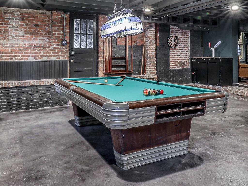 Atlanta, Georgia, 30305, United States, 5 Bedrooms Bedrooms, ,6 BathroomsBathrooms,Residential,Active,1988481