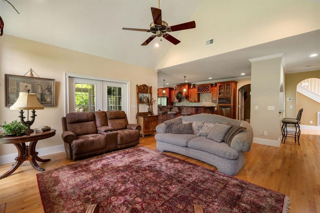 Ellijay, Georgia, 30536, United States, 3 Bedrooms Bedrooms, ,3 BathroomsBathrooms,Residential,Active,1953416