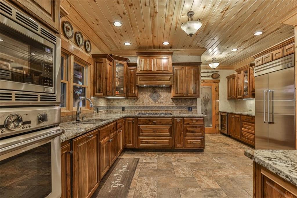 Talking Rock, Georgia, 30175, United States, 5 Bedrooms Bedrooms, ,5 BathroomsBathrooms,Residential,Active,1953388