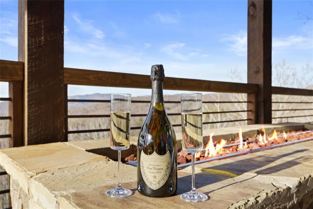 Mineral Bluff, Georgia, 30559, United States, 4 Bedrooms Bedrooms, ,4 BathroomsBathrooms,Residential,Active,2006866