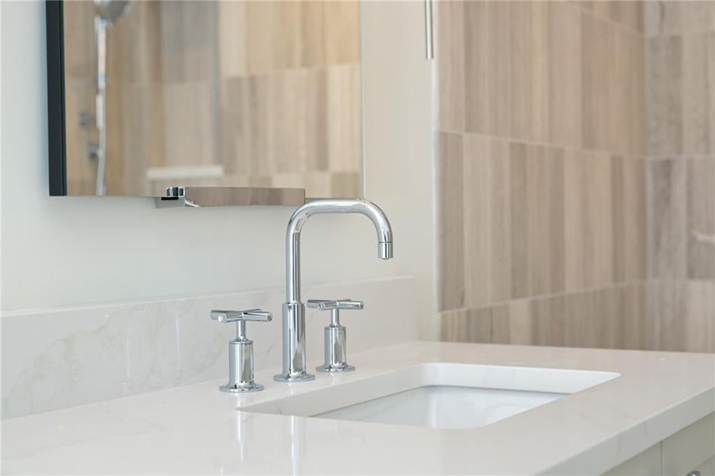 Atlanta, Georgia, 30305, United States, 6 Bedrooms Bedrooms, ,5 BathroomsBathrooms,Residential,Active,1997589