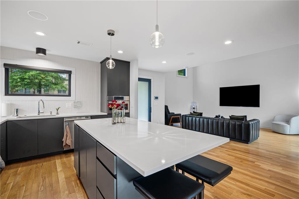 Atlanta, Georgia, 30312, United States, 3 Bedrooms Bedrooms, ,4 BathroomsBathrooms,Residential,Active,1914800