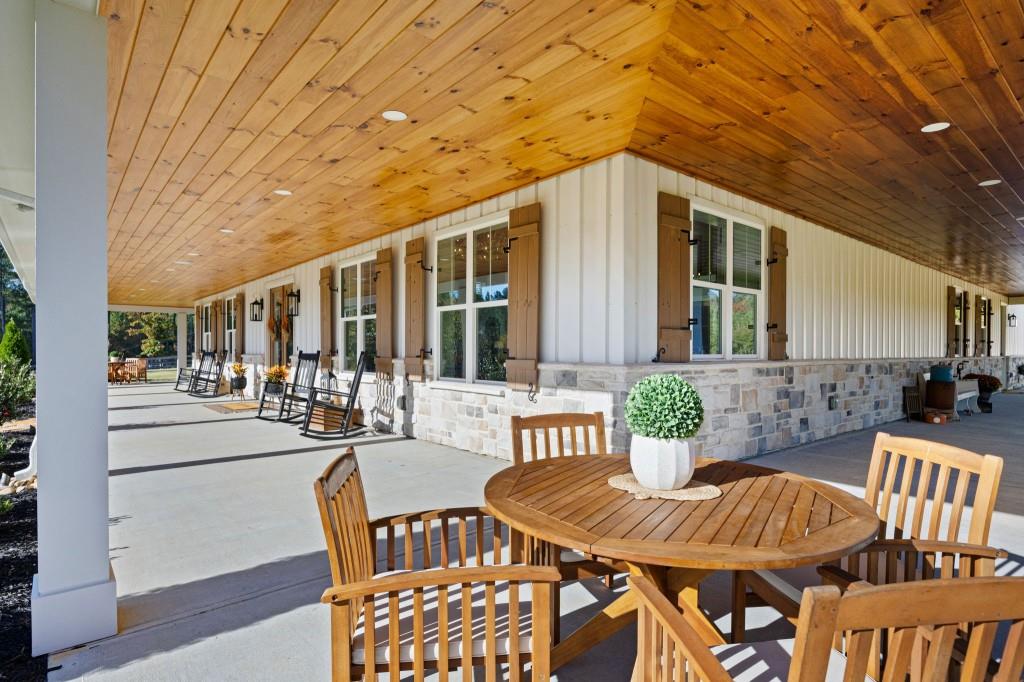 Rydal, Georgia, 30171, United States, 5 Bedrooms Bedrooms, ,5 BathroomsBathrooms,Residential,Active,1987269