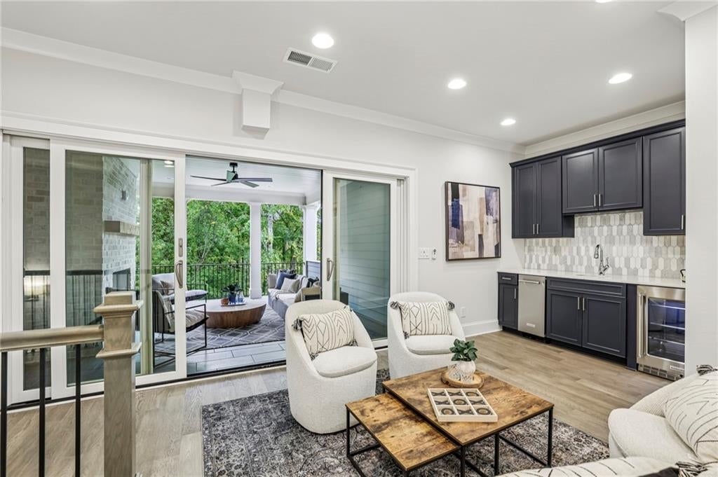 Alpharetta, Georgia, 30009, United States, 3 Bedrooms Bedrooms, ,4 BathroomsBathrooms,Residential,Active,1946317