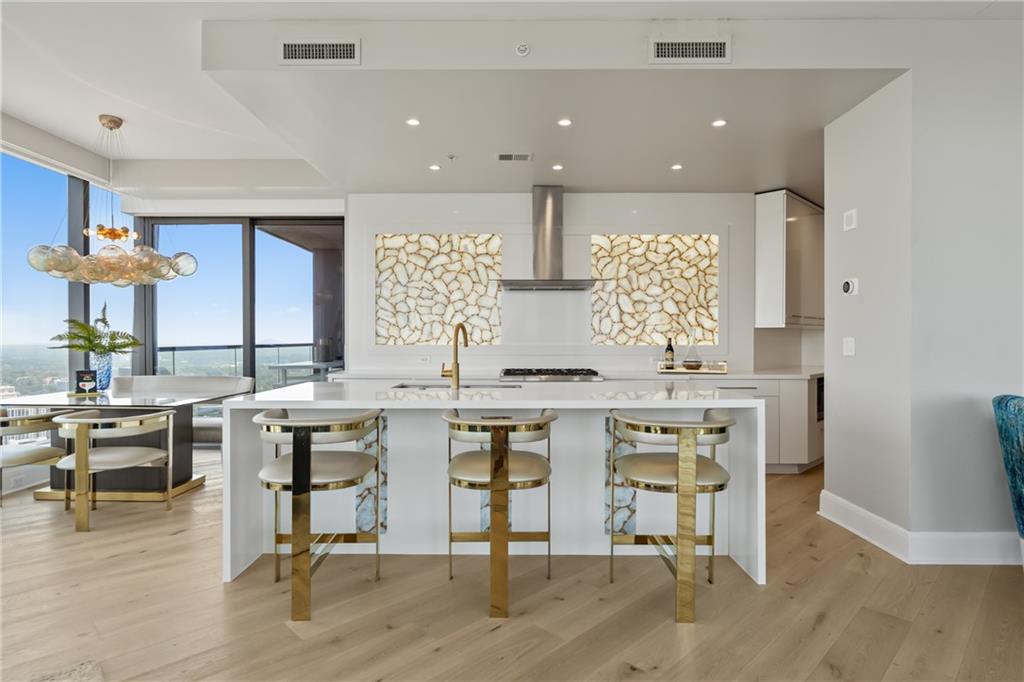 Atlanta, Georgia, 30326, United States, 2 Bedrooms Bedrooms, ,3 BathroomsBathrooms,Residential,Active,1945473