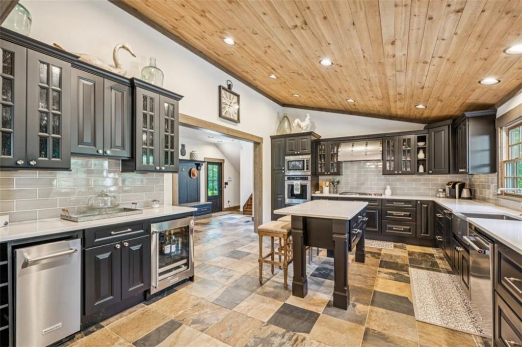 Ellijay, Georgia, 30536, United States, 3 Bedrooms Bedrooms, ,4 BathroomsBathrooms,Residential,Active,1929428