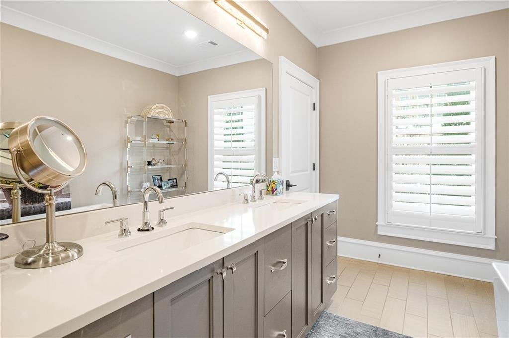 Atlanta, Georgia, 30319, United States, 3 Bedrooms Bedrooms, ,5 BathroomsBathrooms,Residential,Active,1997564