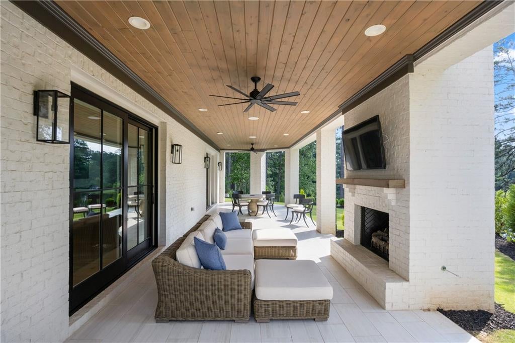 Alpharetta, Georgia, 30004, United States, 6 Bedrooms Bedrooms, ,8 BathroomsBathrooms,Residential,Active,1929413