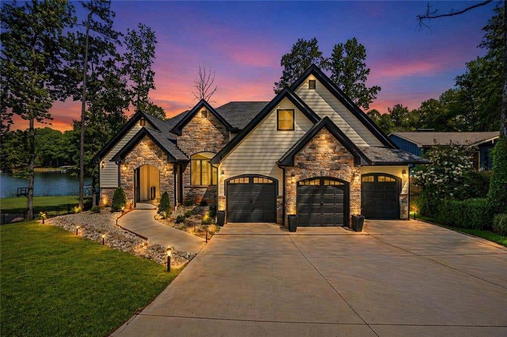 2021 LAKEVIEW Pkwy  