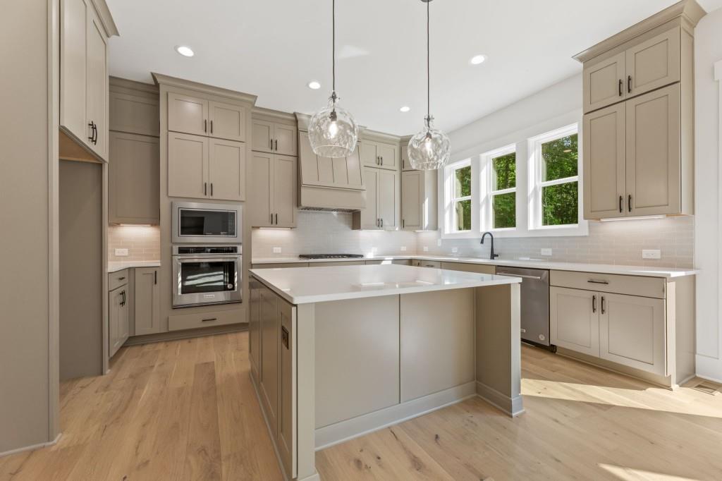 Gainesville, Georgia, 30506, United States, 4 Bedrooms Bedrooms, ,4 BathroomsBathrooms,Residential,Active,1927666