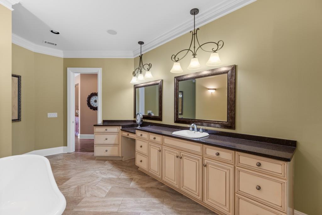 Flowery Branch, Georgia, 30542, United States, 4 Bedrooms Bedrooms, ,8 BathroomsBathrooms,Residential,Active,1929460
