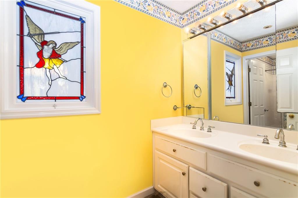 Blairsville, Georgia, 30512, United States, ,4 BathroomsBathrooms,Residential,Active,1702941