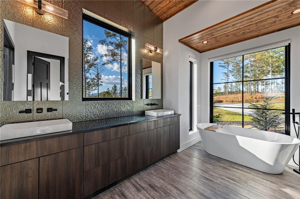 Ellijay, Georgia, 30540, United States, 4 Bedrooms Bedrooms, ,3 BathroomsBathrooms,Residential,Active,1988411