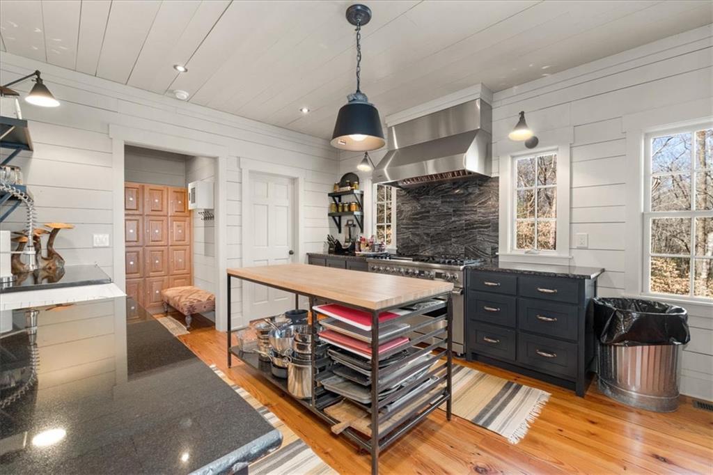 Ellijay, Georgia, 30540, United States, 5 Bedrooms Bedrooms, ,7 BathroomsBathrooms,Residential,Active,1954429