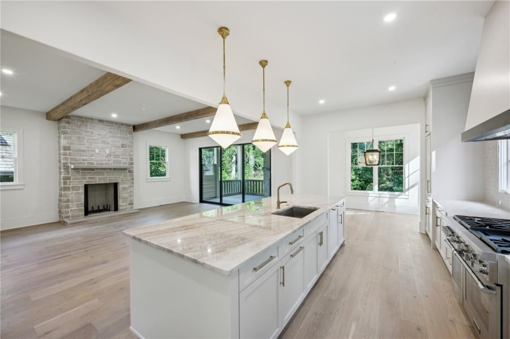 Atlanta, Georgia, 30305, United States, 6 Bedrooms Bedrooms, ,5 BathroomsBathrooms,Residential,Active,1997589