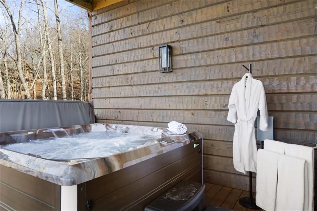 Mineral Bluff, Georgia, 30559, United States, 4 Bedrooms Bedrooms, ,4 BathroomsBathrooms,Residential,Active,2006866