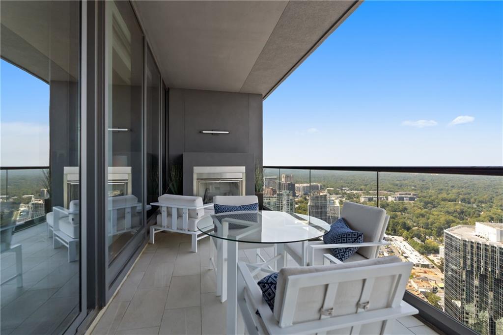 Atlanta, Georgia, 30326, United States, 2 Bedrooms Bedrooms, ,3 BathroomsBathrooms,Residential,Active,1945473