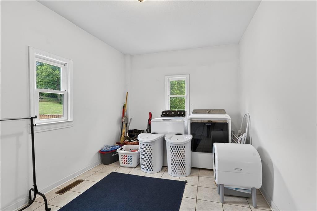 Dahlonega, Georgia, 30533, United States, 5 Bedrooms Bedrooms, ,4 BathroomsBathrooms,Residential,Active,2044539