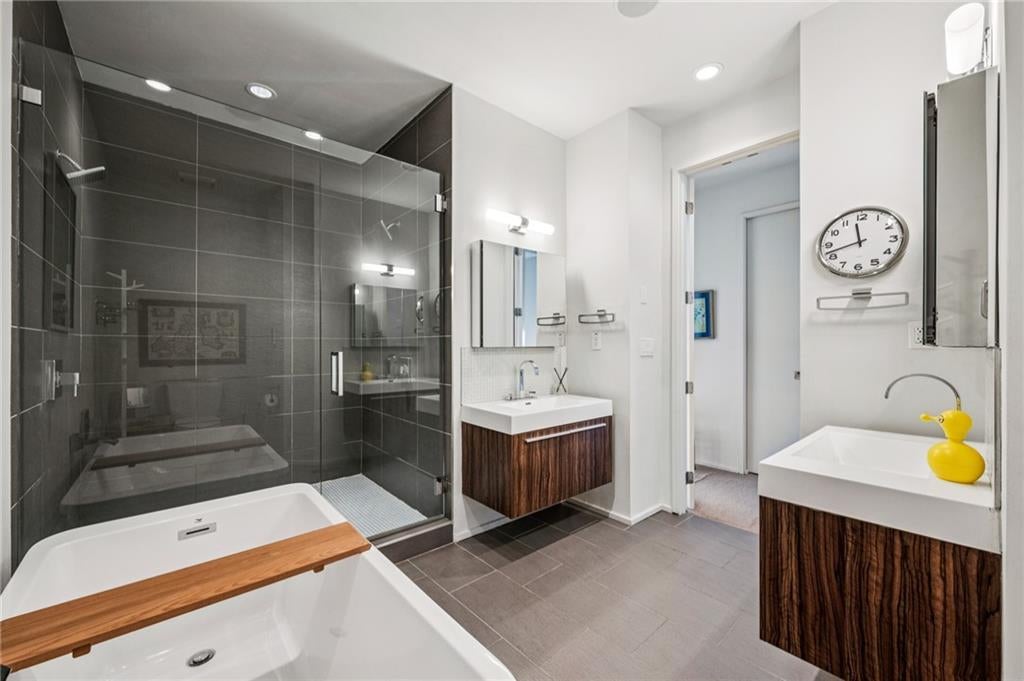 Atlanta, Georgia, 30309, United States, 3 Bedrooms Bedrooms, ,4 BathroomsBathrooms,Residential,Active,1997555