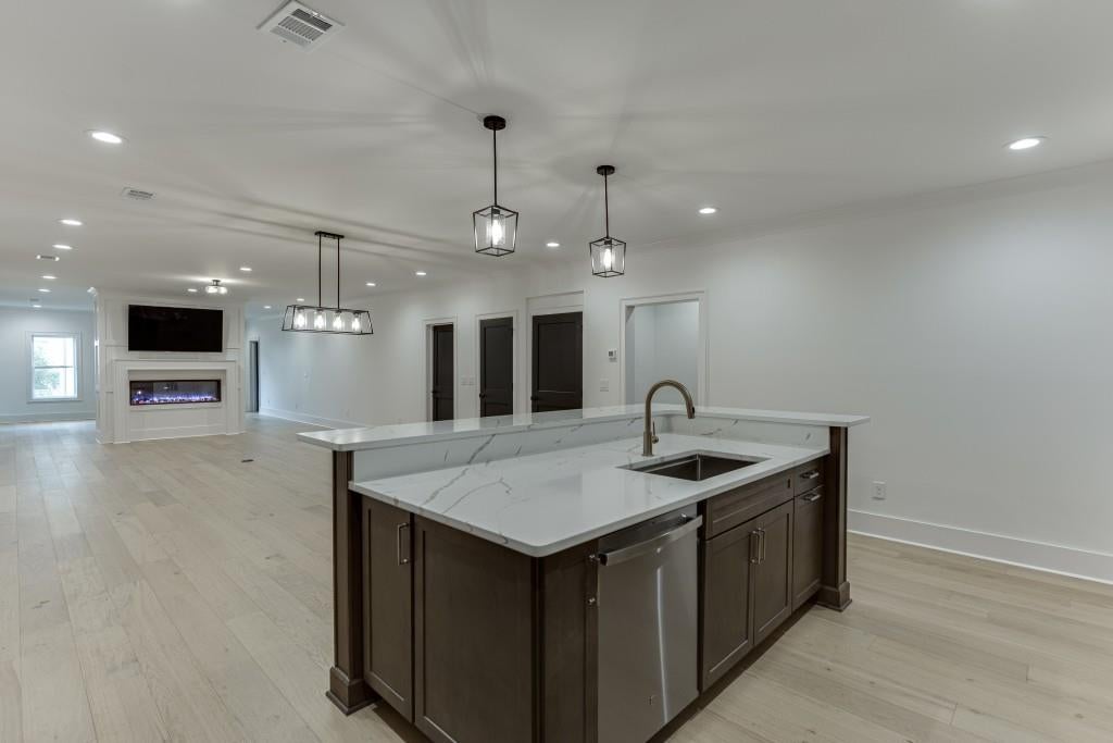 Flowery Branch, Georgia, 30542, United States, 4 Bedrooms Bedrooms, ,6 BathroomsBathrooms,Residential,Active,1999935