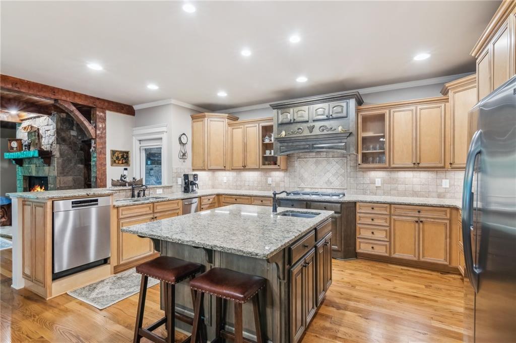 Big Canoe, Georgia, 30143, United States, 5 Bedrooms Bedrooms, ,6 BathroomsBathrooms,Residential,Active,1997551