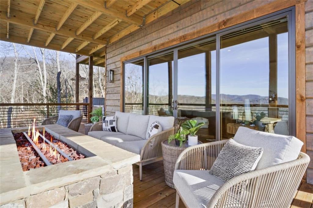 Mineral Bluff, Georgia, 30559, United States, 4 Bedrooms Bedrooms, ,4 BathroomsBathrooms,Residential,Active,2006866